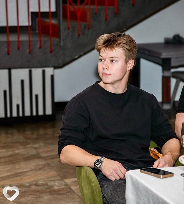 Артём, 21, Краснодаре — анкета №2127551
