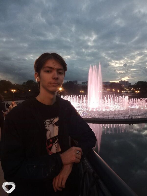 Артем, 21, Москве — анкета №2128942