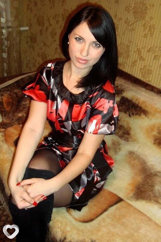 Лена Петрова, Алмалык