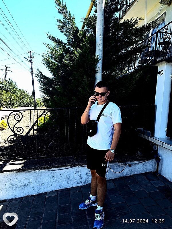 Денис, 22, Керчи — анкета №2160595