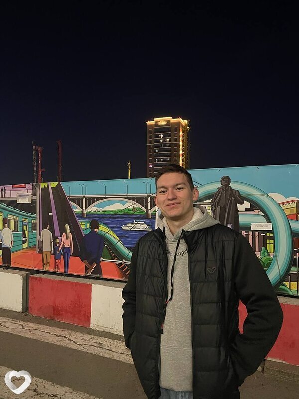 Максим, 22, Москве — анкета №2131171