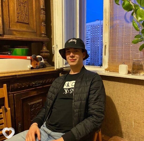 Артем, 25, Москве — анкета №2133655