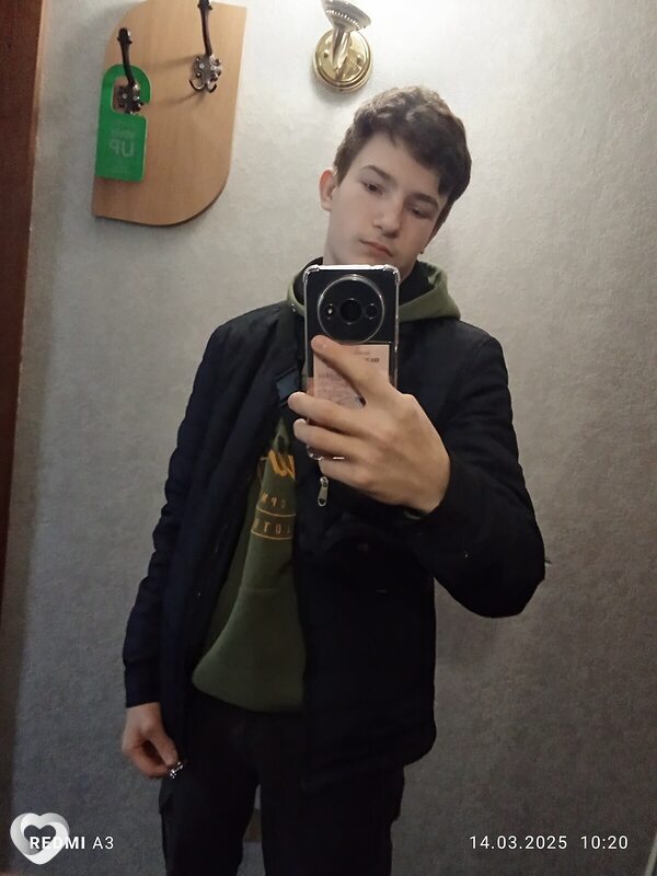 Кирилл, 19, Лунинце — анкета №2134792