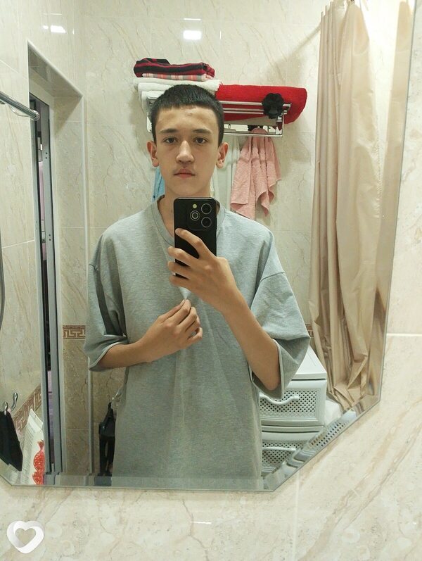 Максим, 19, Ташкент — анкета №2163120