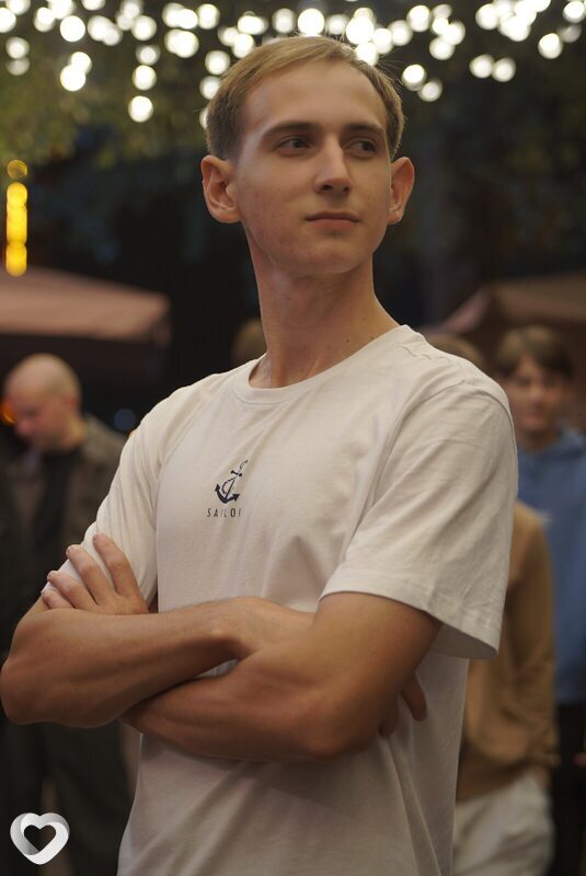 Виктор, 23, Омске — анкета №2136907