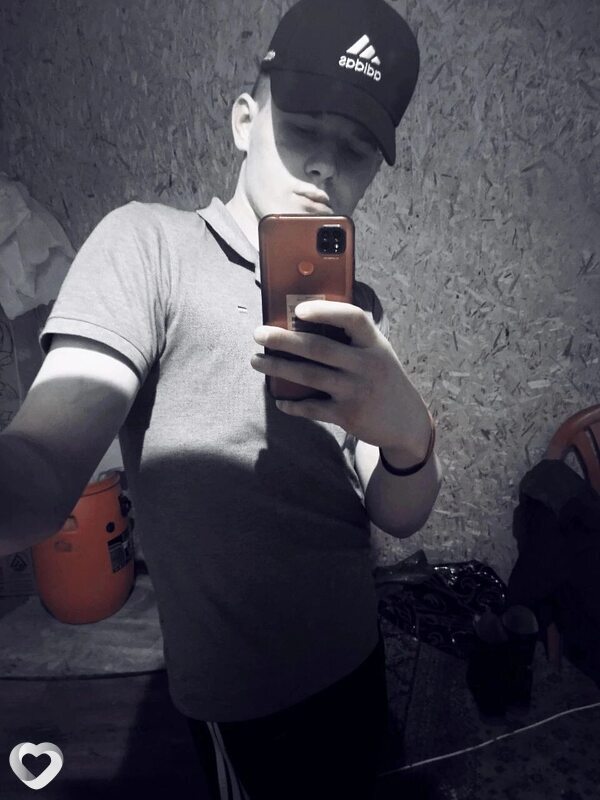 Максим, 23, Омске — анкета №2141459