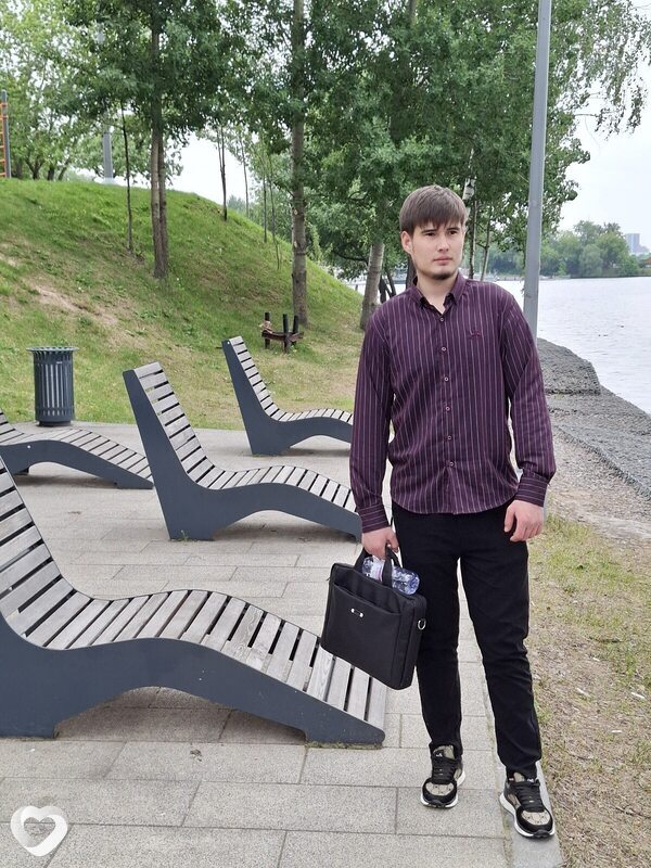 Максим, 23, Москве — анкета №2142095