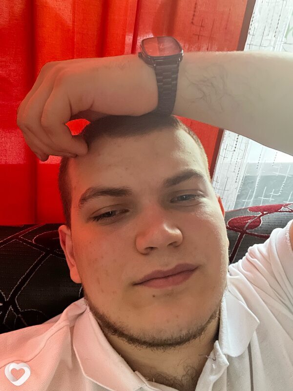 Михаил, 21, Москве — анкета №2166417