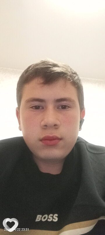 Миша, 20, Москве — анкета №2147358