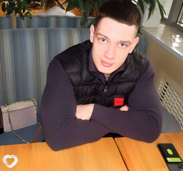 Сергей, 21, Москве — анкета №2149929