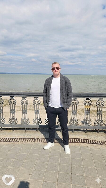 Иван, 24, Белогорске — анкета №2175378