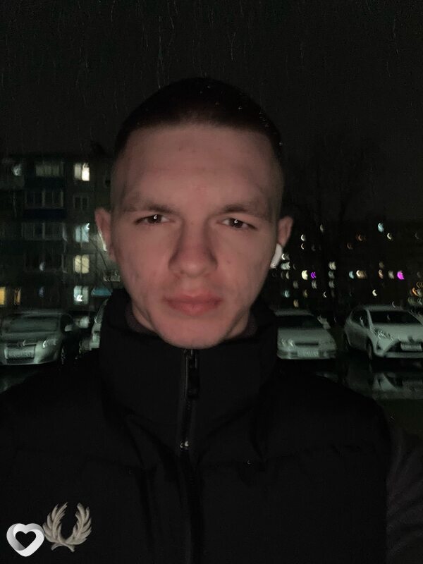 Юрий, 19, Москве — анкета №2177452