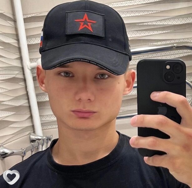 Тёма, 22, Новосибирске — анкета №2181545