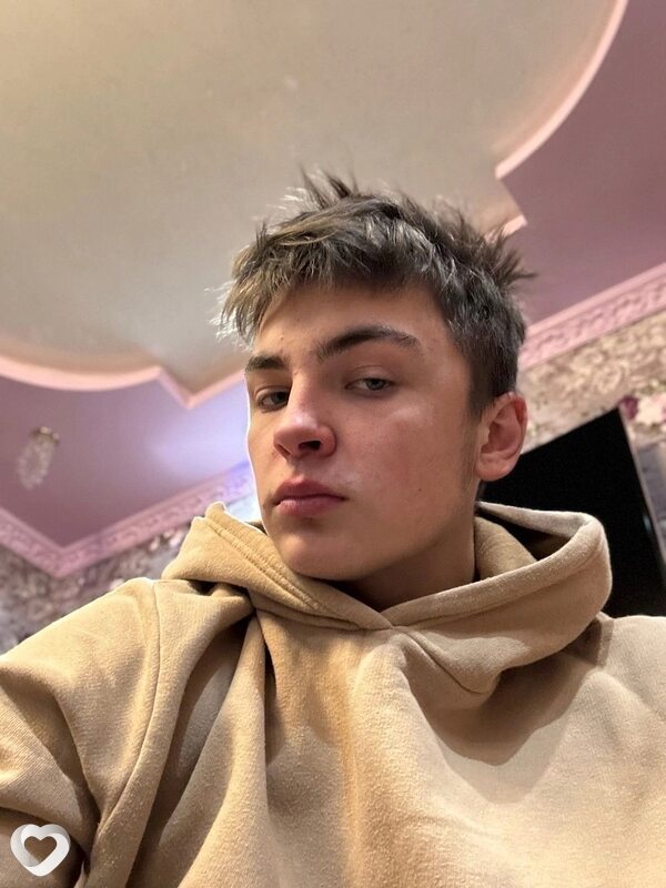 Алекс, 21, Ярославле — анкета №2193732