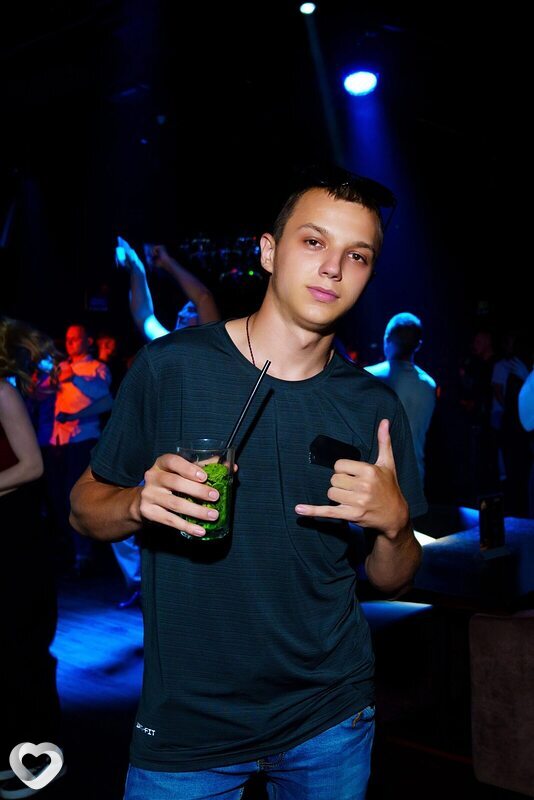 Антон, 23, Каменске-Шахтинском — анкета №2185941