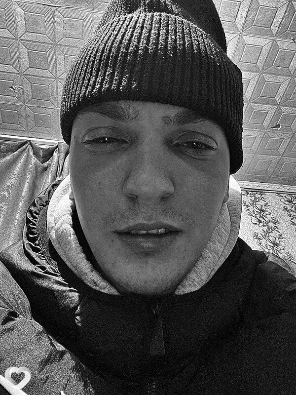 Богдан, 24, Омске — анкета №2196373