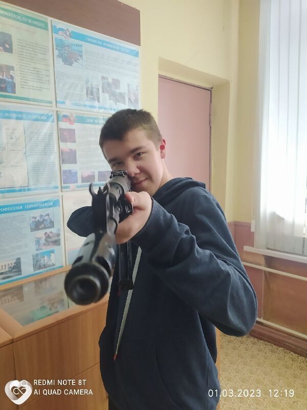 Юрий, 20, Москве — анкета №2198367