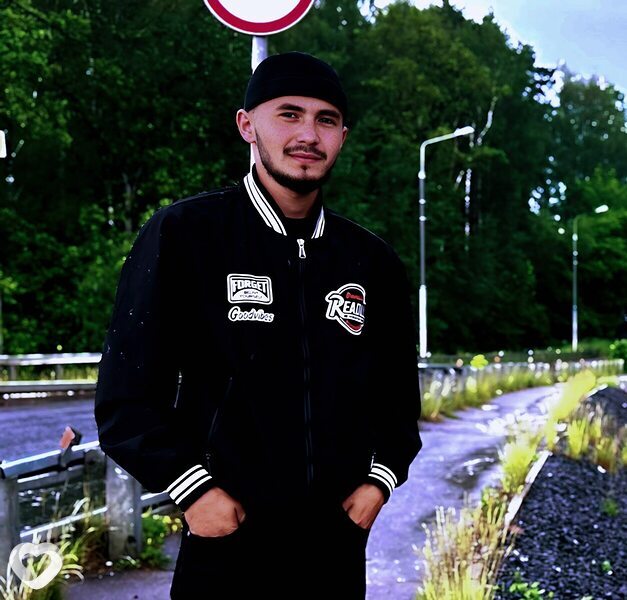 Алик, 24, Москве — анкета №2202050