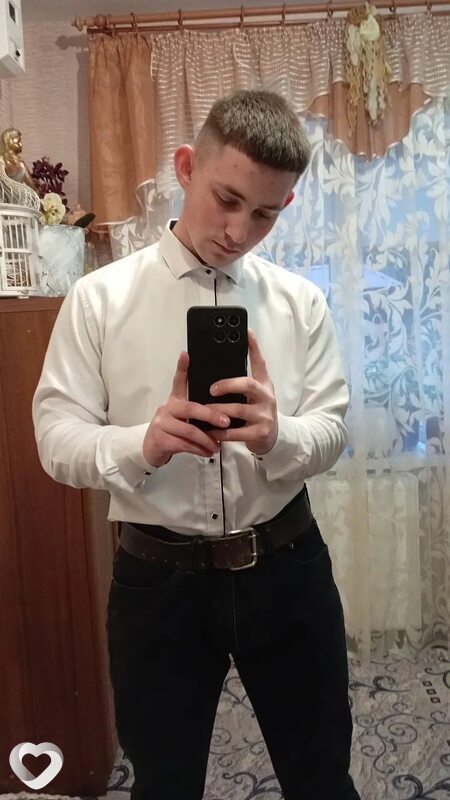 Илья, 21, Бресте — анкета №2204264