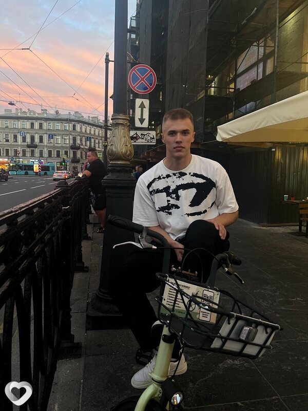 Максим, 23, Москве — анкета №2205005