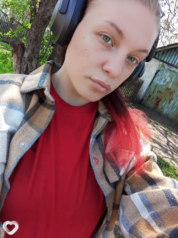 Аня, 22, Снежном — анкета №2209581