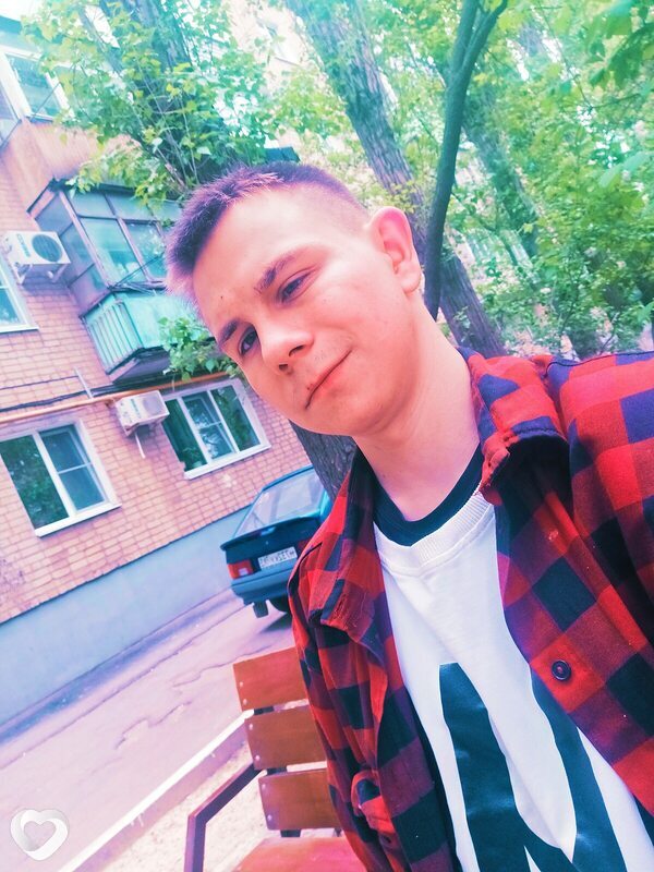 Дмитрий, 20, Каменске-Шахтинском — анкета №2210624