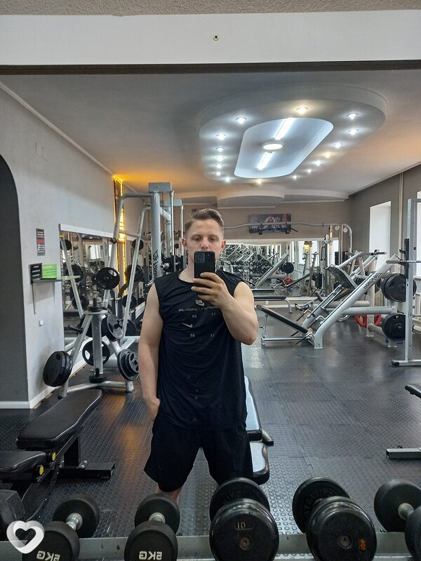 Максим, 23, Усть-Каменогорск — анкета №2212185
