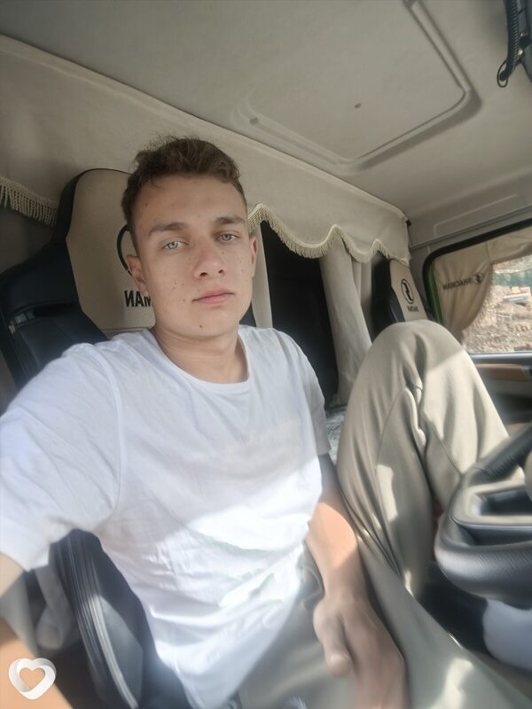 Кирилл, 21, Барнауле — анкета №2212159