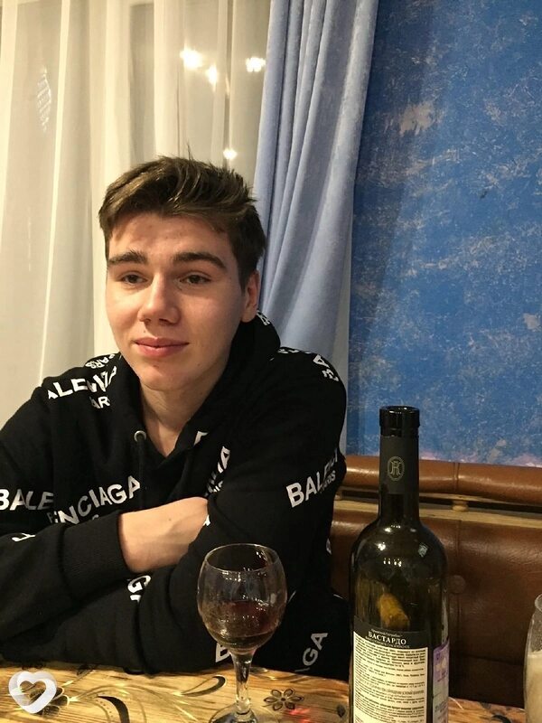 Андрей, 27, Антраците — анкета №2213409