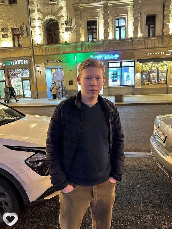 Юра, 19, Москве — анкета №2215314