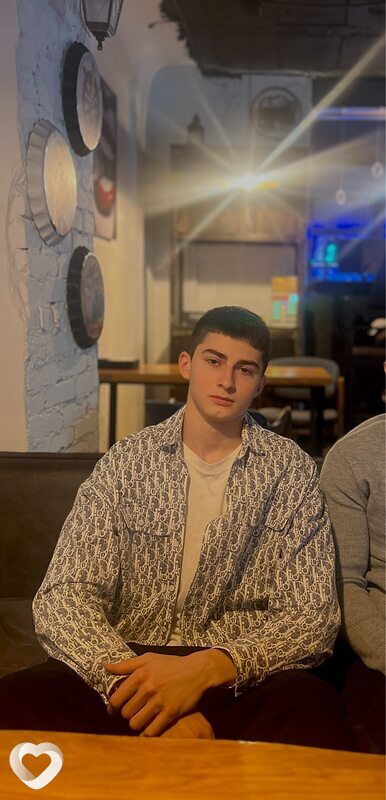 Артур, 21, Волгограде — анкета №2224675