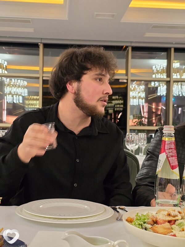 Dy, Конин