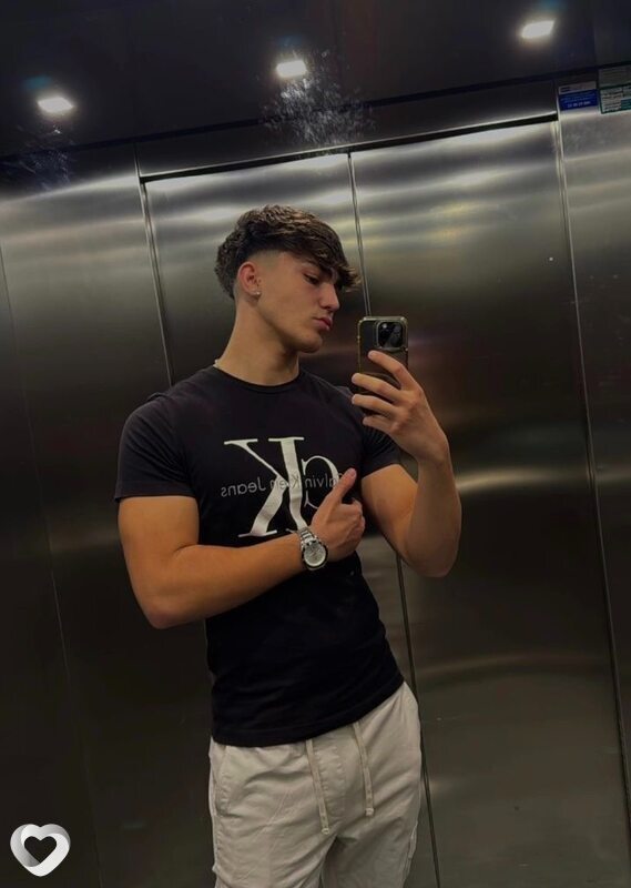 Лев, 24, Ялте — анкета №2228935