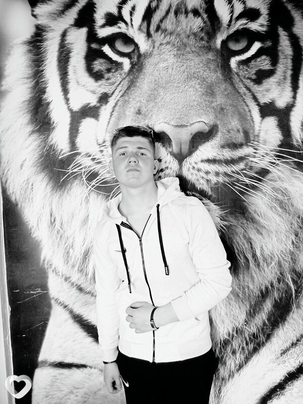 Дмитрий, 20, Шахтинске — анкета №2235089