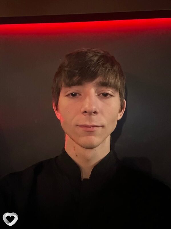Максим, 20, Москве — анкета №2237228