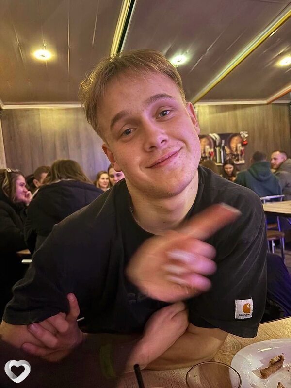 Денис, 22, Москве — анкета №2240048