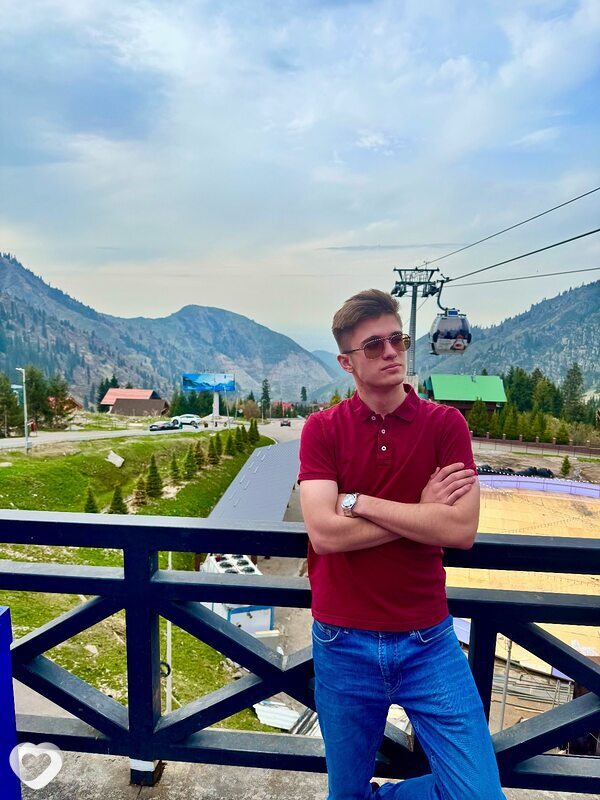 Максим, 20, Москве — анкета №2243833