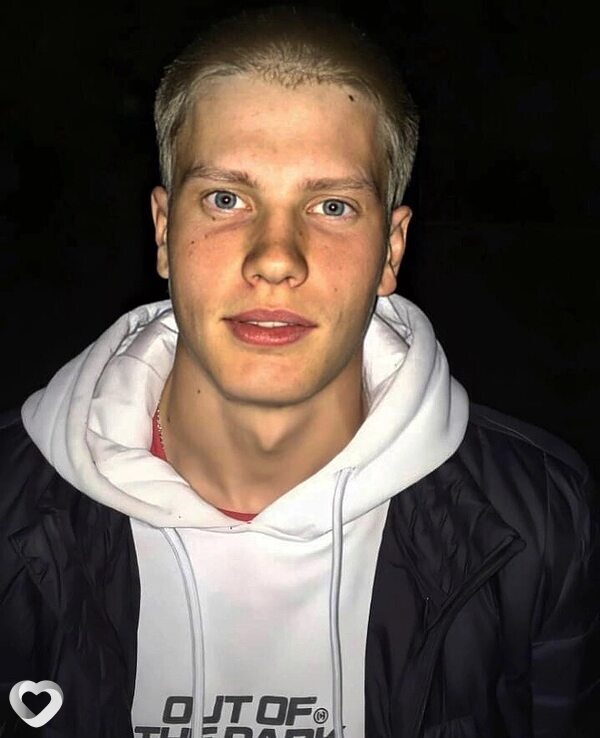 Виталий, 23, Белове — анкета №2244203