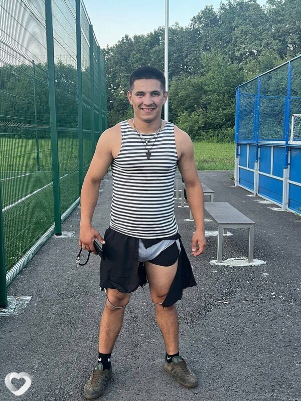 Антон, 23, Ливнах — анкета №2246859