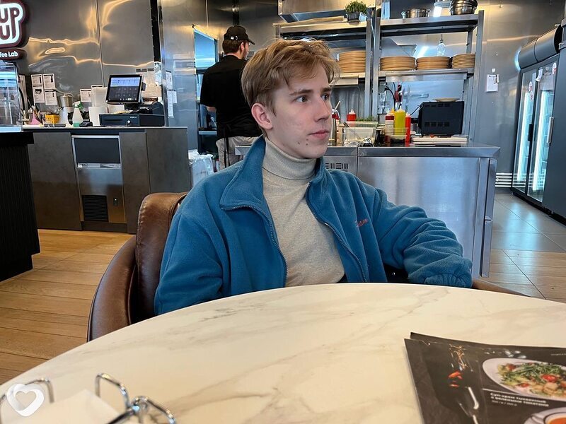 Денис, 21, Москве — анкета №2248423