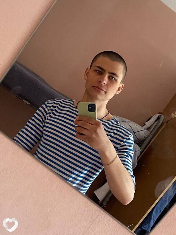 Максим, 21, Москве — анкета №2248719