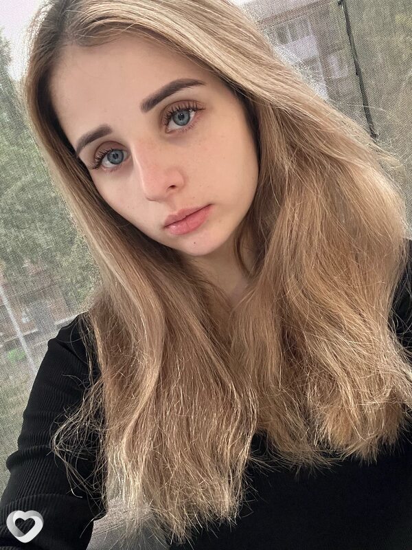 Виктория, 25, Шахтах — анкета №2250345