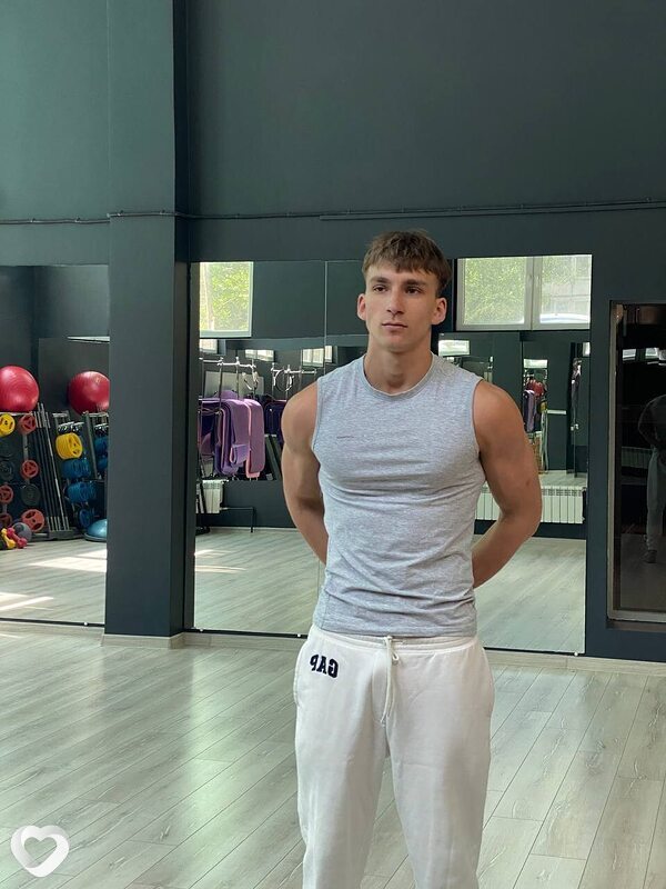 Максим, 19, Санкт-Петербурге — анкета №2251459
