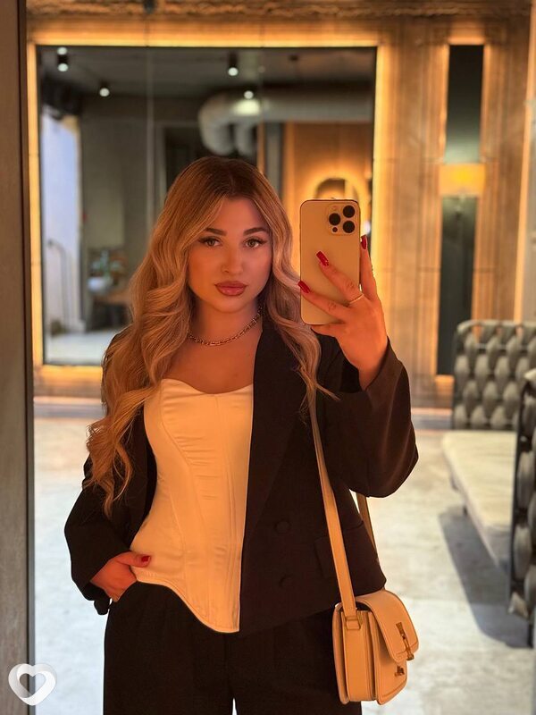 Карина, 23, Красноярске — анкета №2252222