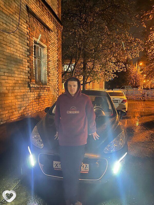 Максим, 19, Москве — анкета №2252147