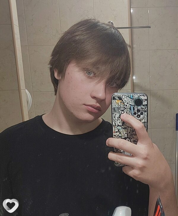 Михаил, 19, Москве — анкета №2253394