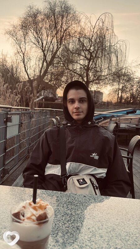 Олег, 20, Варшава — анкета №2262487