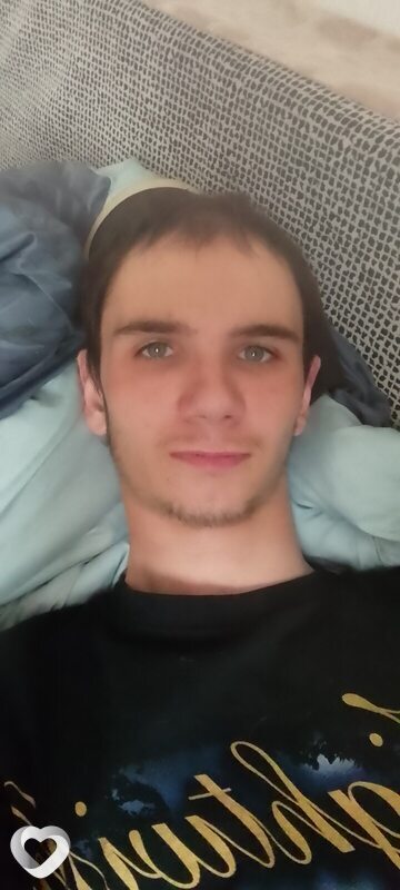 Антон, 21, Омске — анкета №2267068