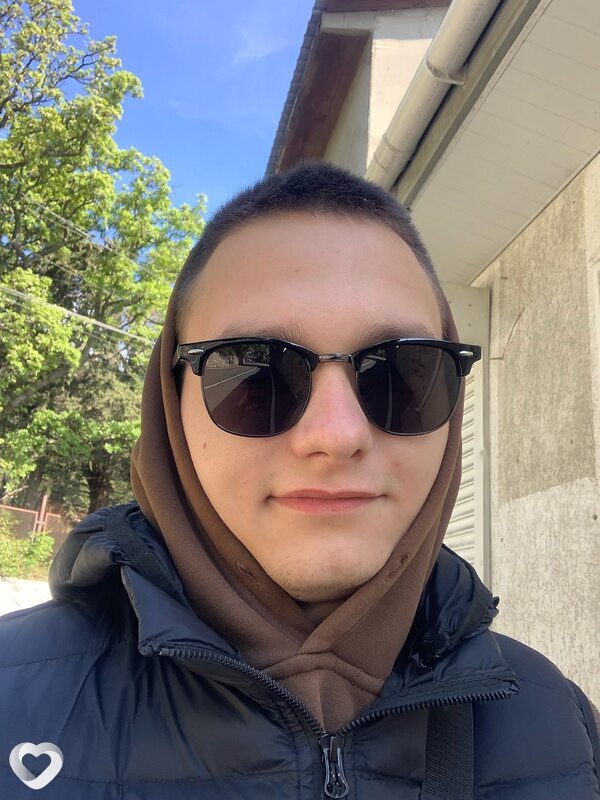 Богдан, 21, Ялте — анкета №2268049
