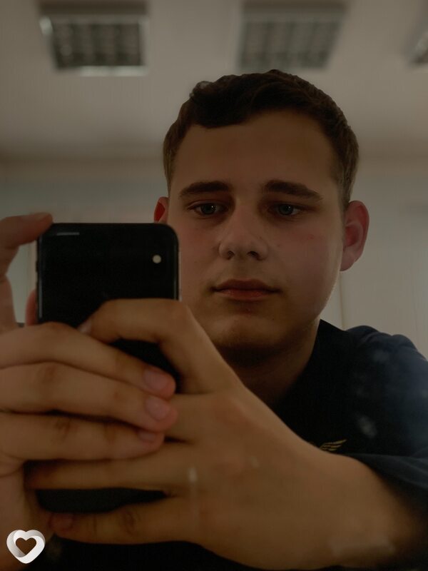 Максим, 20, Саратове — анкета №2271151